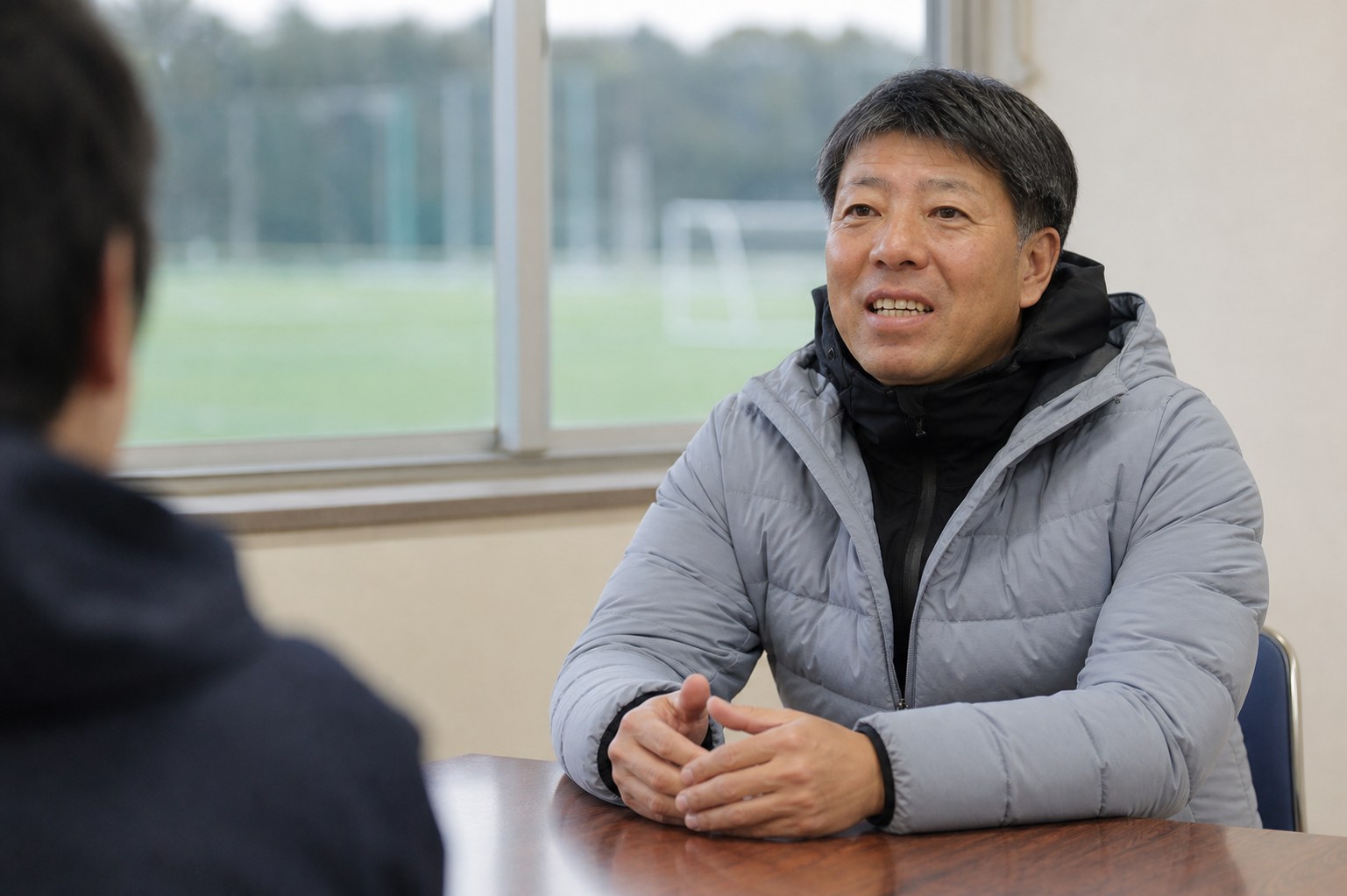 取材に答える鈴木雅人監督