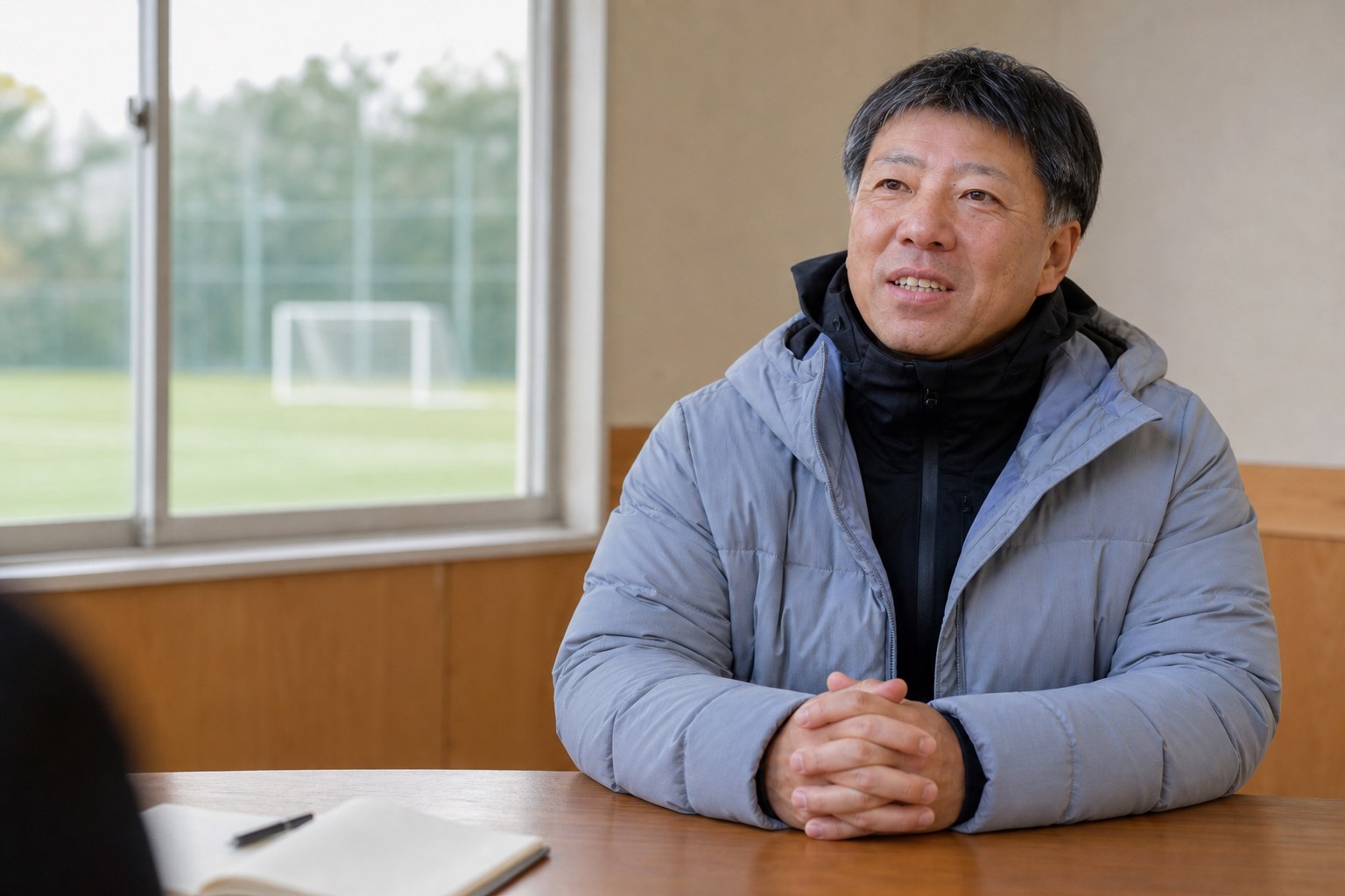 保護者へのメッセージを語る鈴木雅人監督